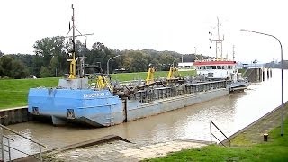 quotHegemann IIquot in der Schleuse Papenburg  quotHegemann IIquot in the Papenburg lock [upl. by Darach]