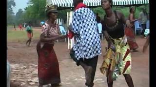 DANCE TOHOUROU AVEC LE CHANSONNIER BLE OUANDJI A OUANDIA ISSIA [upl. by Monica]