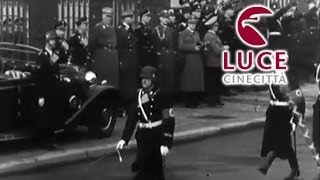 Sfilata militare hitleriana davanti al Fuhrer [upl. by Aihsemot57]