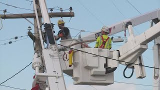 Crews work to restore power in Gentilly Terrace neighborhoods [upl. by Celtic]