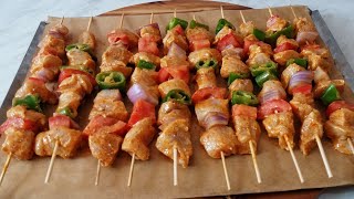 بروشات فالفرن بتتبيلة رائعة ألذ بكثير من المطاعم 🍢🍡 Brochettes poulets mariné au four [upl. by Euqirne]