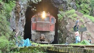 Trem ALL Dupla de GT22 Ferrovia Curitiba  Paranaguá saindo do túnel no Viaduto Carvalho [upl. by Atel]