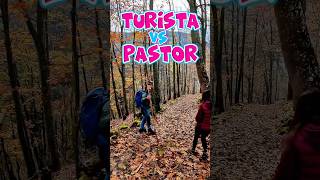 Diferencia de como llevar el palo entre un turista y un pastor rural bosque asturias rutas [upl. by Evod]