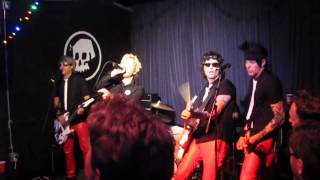 Green Day Billie Joe Armstrong sings A Million Miles Away with 80s cover band Flashback Heart Attack [upl. by Reinertson]