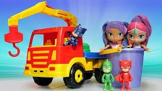 PJ Masks salvam as sereias com guindaste de brinquedos Vídeos de brinquedos para crianças [upl. by Safoelc151]