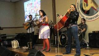 La Santa Cecilia  En El Ultimo Trago [upl. by Pan723]