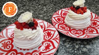 🍓🍓🍓 Postre Pavlova con frutos rojos de tamaño individual  paso a paso  Feather Sweets [upl. by Nehepts]