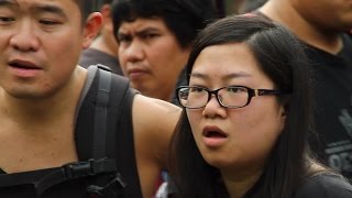 Violinist STUNS Bangkok Street with quotRadioactivequot Looping Cover [upl. by Eemyaj]