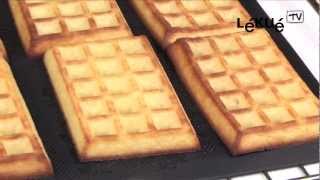 Lékué TV  Waffle Moulds  Recipe Baked Waffles [upl. by Gilder]