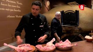 Elaboración de la receta de cordeo asado en el Restaurante Maribel [upl. by Hceicjow]