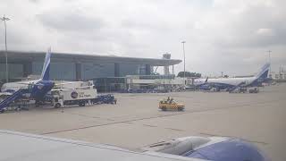 Airport lo landing enta slow ga autundi chudandi bangalore lo edi chala unai [upl. by Ebenezer]