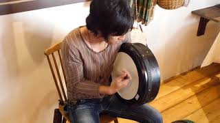 McNeela 16quot Tuneable Bodhran 16インチ チューナブル バウロン [upl. by Enineg537]