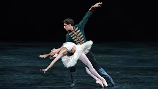 Swan Lake – Act II pas de deux Francesca Hayward Cesar Corrales The Royal Ballet [upl. by Assiralc]