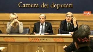 SGARBI LA FIGURA DEL PADRE E ININFLUENTE ASSUME UN RUOLO SOLO SE MANTIENE LA MOGLIE [upl. by Acnaib]