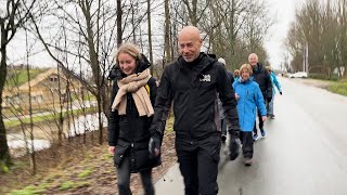 Een wandelende bootcamp door de Broekpolder ‘Kletsen over de week en bewegen tegelijk’ [upl. by Inej]