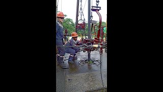 Trip Drill Pipes rig pipes drilling oil trip [upl. by Bordy]