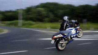 srad 600 1st gear wheelieswmv [upl. by Nedry710]