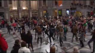 Centraal Station Antwerpen gaat uit zijn dak [upl. by Vicki498]