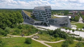 Campusleben im Zentralgebäude  Leuphana Universität [upl. by Klingel]