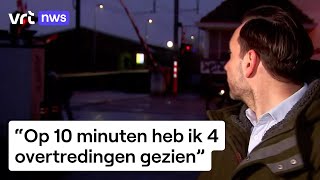 Fietser steekt gesloten spoorweg over tijdens interview [upl. by Shiroma945]