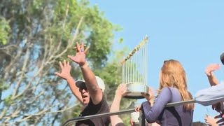 Dodger manager Dave Roberts shows off Commissioners Trophy [upl. by Maia582]