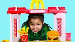 Jannie amp Lyndon Pretend Play with Mcdonalds Fast Food Toy Store [upl. by Cox]