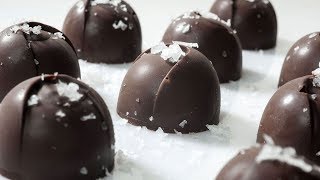 Receta de Bombones de chocolate negro  Joseba Arguiñano [upl. by Ahsienet]