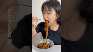 Cece makan mie hitam terlarang dewivanow miehitam jajangmyeong challange ketaatan [upl. by Casanova202]