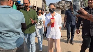 Game Changer Actress Kiara Advani Spotted In Versova Jetty [upl. by Tnirb]