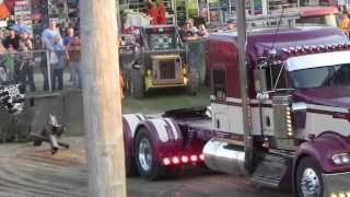 Denaples Kenworth 3 loses hitch [upl. by Mommy]