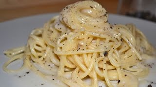 Video ricetta quotSpaghetti Cacio e Pepequot Aglio in Camicia [upl. by Ambrosio]