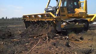 Rockland RootStump Plow and Root Rake on a 1050c JOHN DEERE Dozer clearing brush grubbing stumps [upl. by Eaner]