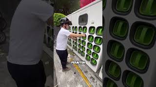 ¡Eficiencia Total Cambio de Baterías en Estación de Scooters 🛴⚡ shorts [upl. by Koloski90]