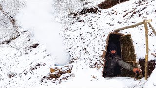 Winter Survival Shelter Bushcraft Camping in the SnowWarm Fireplace [upl. by Reprah]