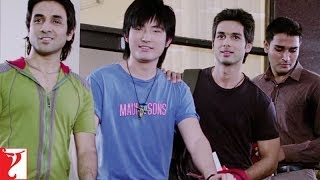 Comedy Scene 1  Badmaash Company  Are you carrying  Shahid Kapoor  Anushka Sharma [upl. by Cleland]