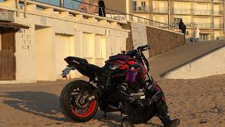 Un corbeau 🐦‍⬛ sur une 07  🌅🏍️ [upl. by Schram]