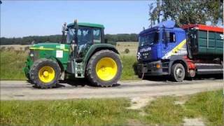 John Deere 6610 zieht LKW aus Straßengraben [upl. by Inglis]