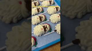 Making Chocolate Santa Suckers Getting ready for Christmas 🎅🏼 [upl. by Sheply]