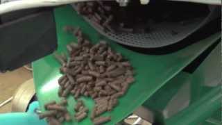 Making Pellets  Pelletpers Machine a Pellet  Pelletmachine [upl. by Ativla]