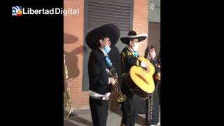 Los mariachis de Forocoches dedican a Pablo Iglesias el Canta y no llores [upl. by Gottuard404]