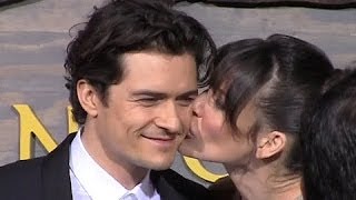 Orlando Bloom Gets A Kiss From Evangeline Lilly At The Hobbit LA Premiere [upl. by Korella]