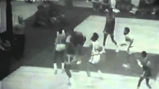 Wilt Chamberlain schooling Artis Gilmore [upl. by Giess]