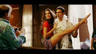 ये लंबी तांग वाली लड़की मेरे पीछे ही पड़ गयी  The Shaukeens  Akshay Kumar amp Lisa Haydon Comedy Scene [upl. by Leiram666]