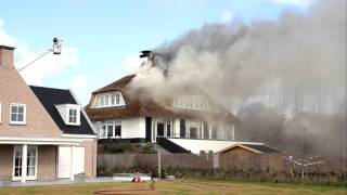 Brand in huis met rieten dak Gooweg Noordwijkerhout 4 [upl. by Valdes]