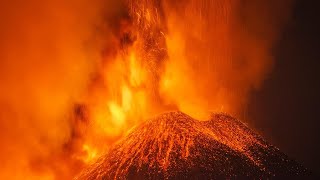 Steinregen In Italien fällt nach dem Ausbruch des Ätna gefrorene Lava vom Himmel [upl. by Mazlack]