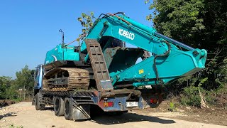 Self Loading A Kobelco Excavator Onto Transport Truck  KOBELCO SK200 [upl. by Abey]