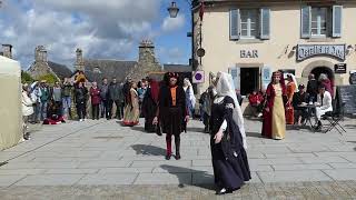 Locronan  Fête médiévale 2024  Saltarelle La Regina matin [upl. by Annaehr]