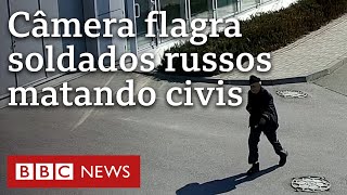 Soldados russos são flagrados matando civis ucranianos com tiros nas costas [upl. by Ulund]