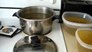 Como hacer hallacas  Parte 1 Base de los ingredientes CALDO DE GALLINA [upl. by Yule810]