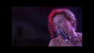 Winter Tori Amos Live Subtitulos español [upl. by Wanyen]